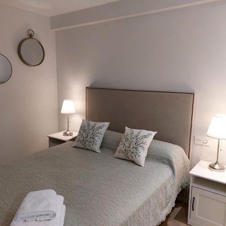 Ordono II Suites Con Aire Acondicionado Y Wifi เลออน ภายนอก รูปภาพ
